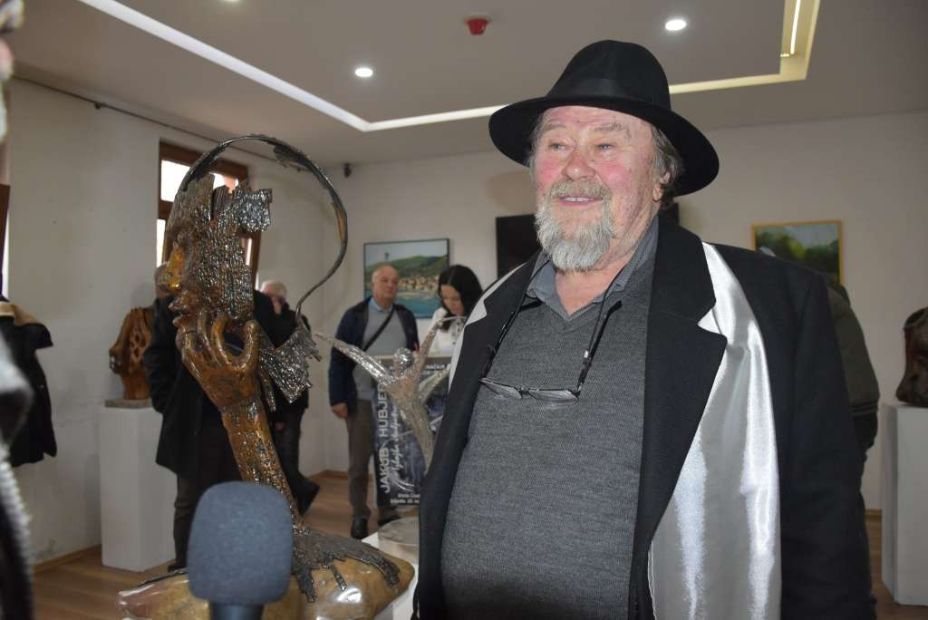 U Goraždu otvorena izložba skulptura umjetnika Jakuba Hubjera