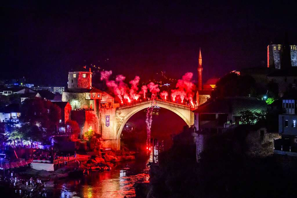 Show dronova uoči jubilarnog izdanja Red Bull Cliff Divinga u Mostaru