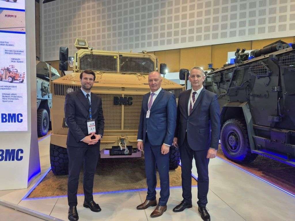 Helez sa delegacijom MO BiH na sajmu IDEX 2025.u UAE, OS BiH u martu dobijaju borbena oklopna vozila