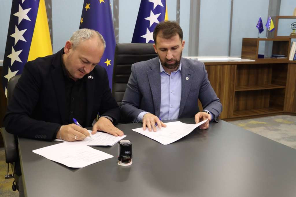 Delić potpisao ugovor za početak provođenja programa pomoći domaćinstvima u poplavljenim područjima