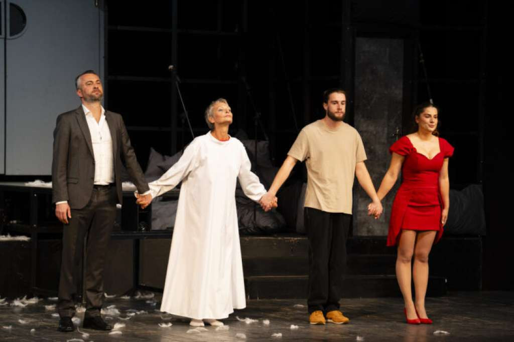 Grand prix Internacionalnih teatarskih susreta Brčko predstavi 'Majka' Kamernog teatra 55