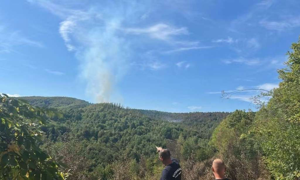 Požari u Sanskom Mostu i dalje van potpune kontrole, minirana područja otežavaju gašenje