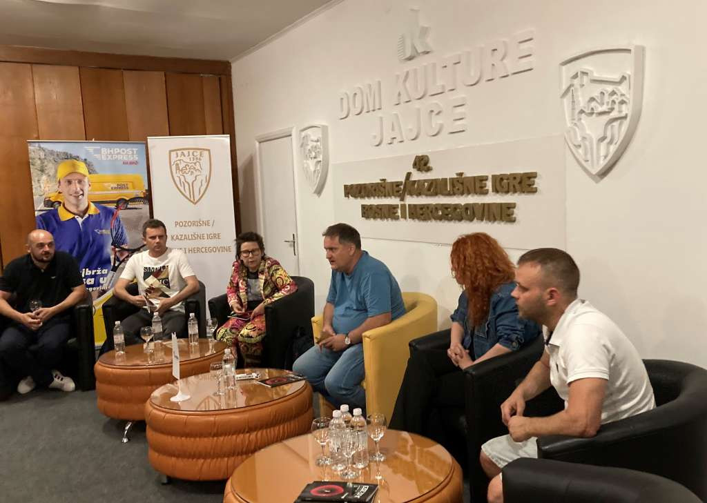 Pozorišne igre u Jajcu - Okrugli sto predstave 'Tri dana ili Uspon i pad gospodina B'