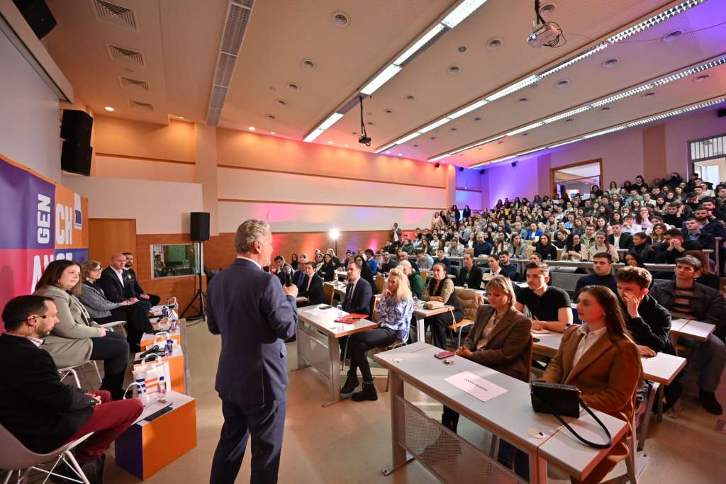 Veleposlanik Sattler s mostarskim studentima razgovarao o digitalizaciji