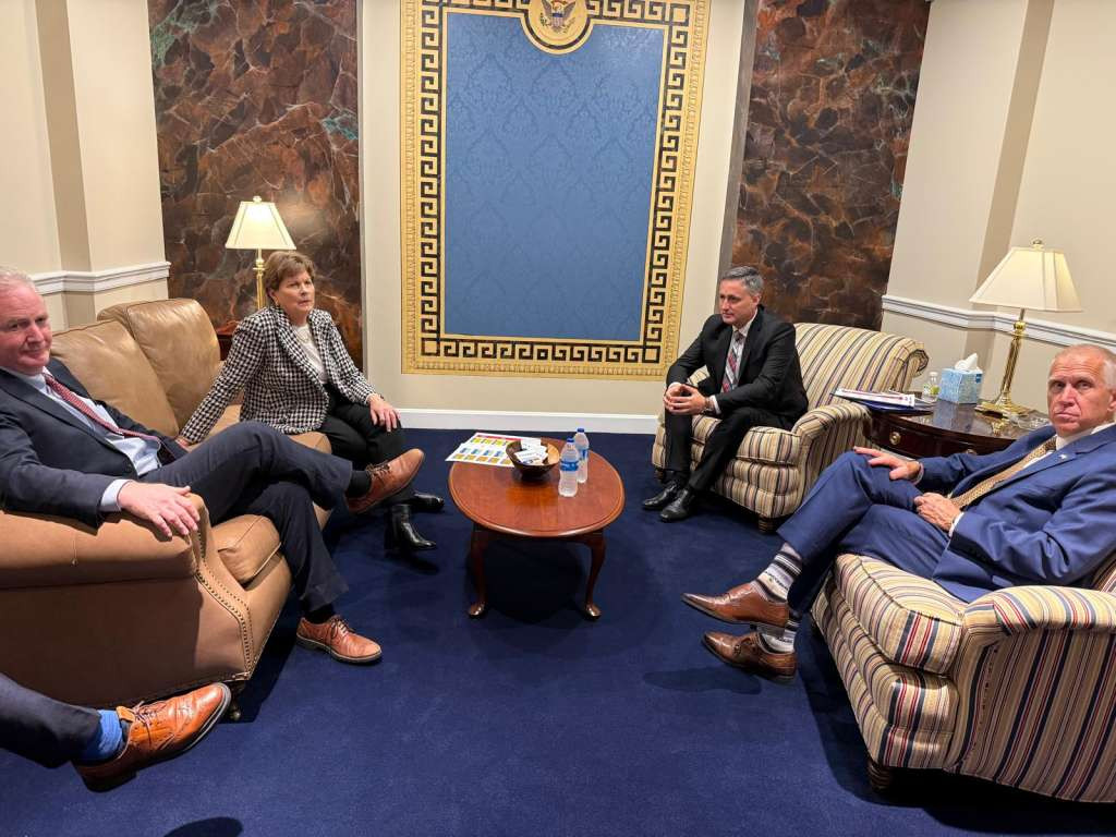 Bećirović sa senatorima Jeanne Shaheen, Chrisom Van Hollenom i Thomom Tillisom