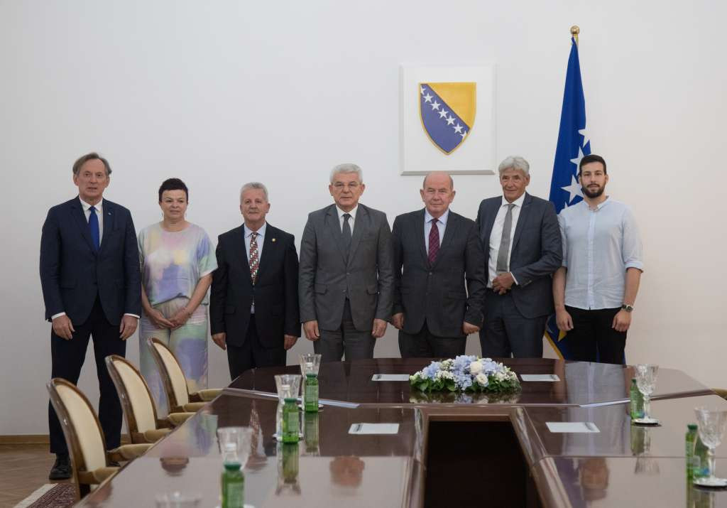 Džaferović: Jačanje veza države BiH sa bh. dijasporom prioritetni državni interes