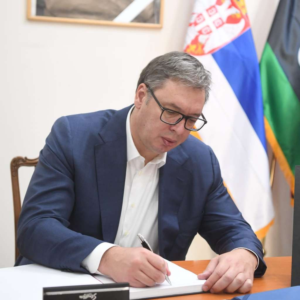 Vučić: Nikada se nije dogodilo da opozicija traži sankcije protiv predsjednika
