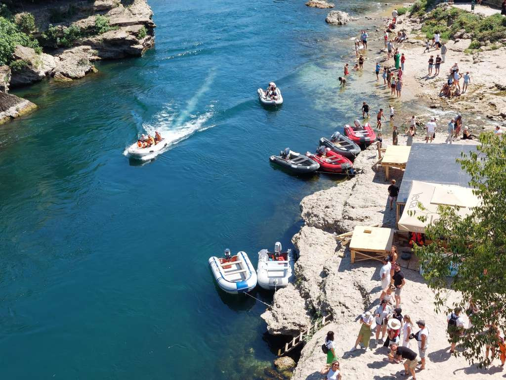 Sutra u BiH sunčano, u Bosni poslijepodne mogući pljuskovi, temperature do 33, na jugu do 35 stepeni