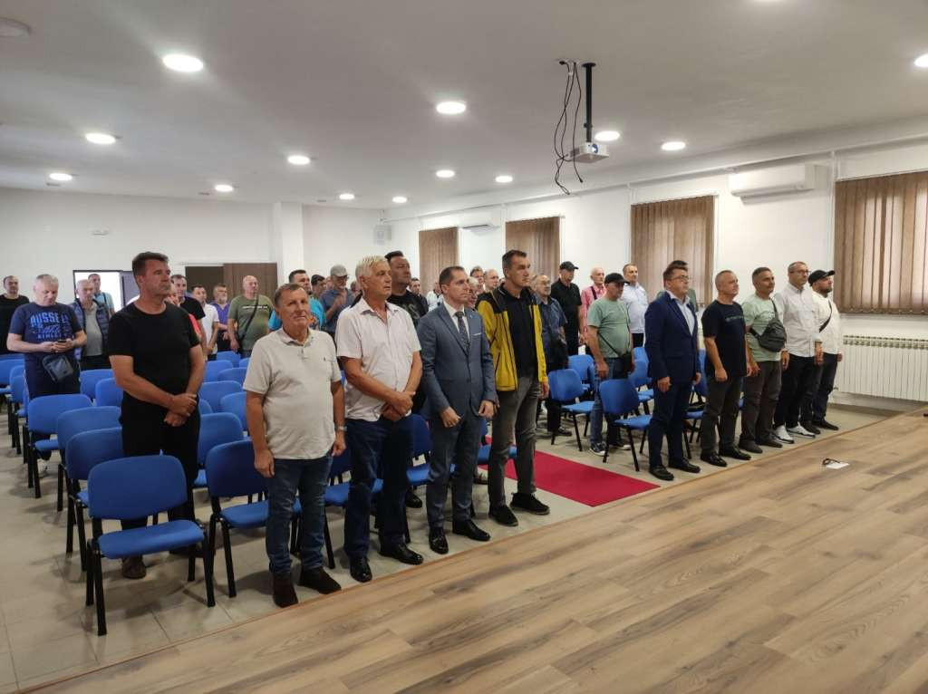 Sarajevski veterani posjetili Krajinu: Sačuvati kulturu sjećanja