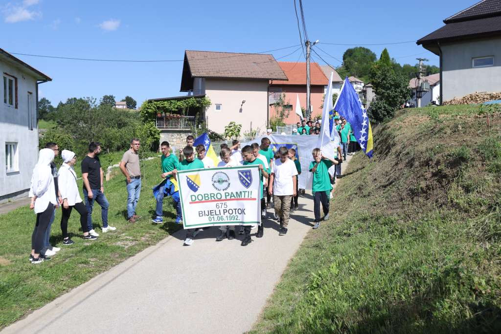 Zvornik: Održan tradicionalni marš 'Stazom smrti', sjećanje na 1. juni 1992.
