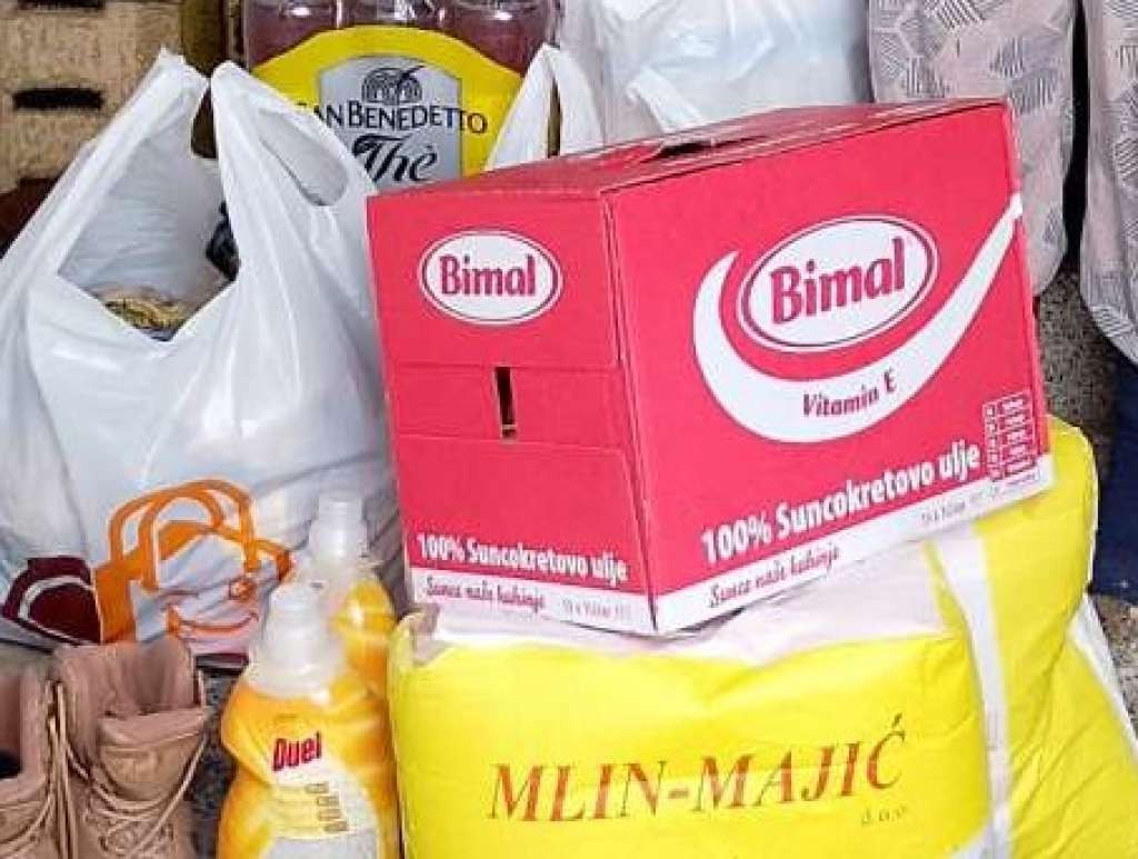 Merhamet Bihać uručio pomoć socijalno ugroženim porodicama i starijim osobama