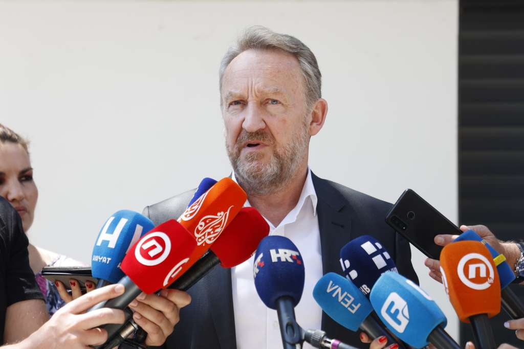 Izetbegović: Krajnje je vrijeme da visoki predstavnik povuče potez
