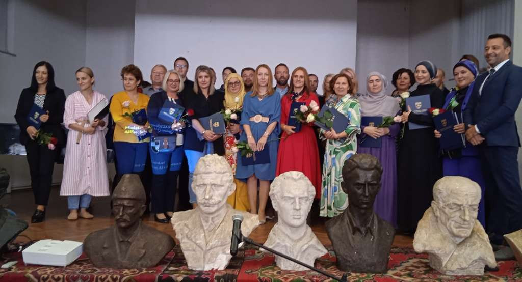 Na svečanosti povodom Svjetskog dana učitelja nagrađeni prosvjetni radnici iz USK