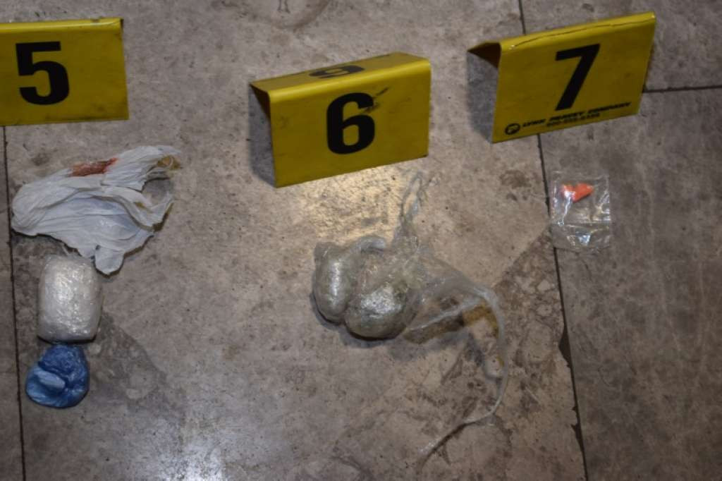 U Zenici pronađeno oružje i pet kilograma opojne droge