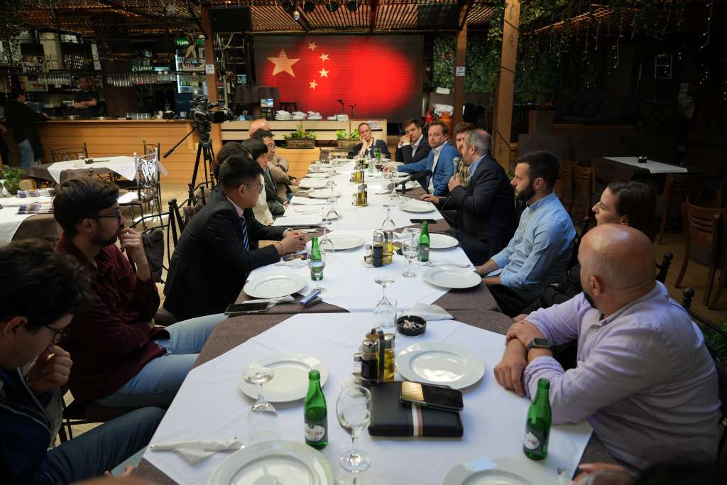 Li Fan: Putovati prostranstvima Kine i doživjeti njenu raznolikost