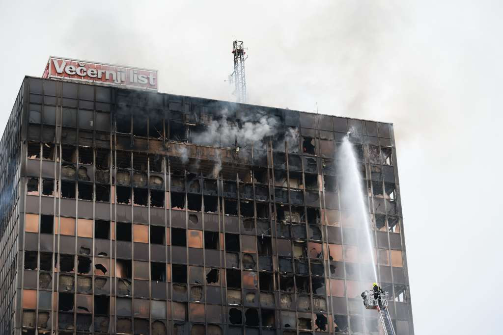 Određen pritvor 18-godišnjacima osumnjičenim za izazivanje požara u Vjesnikovom neboderu