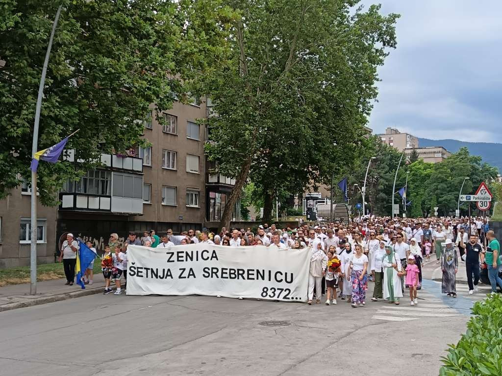Zeničani šetali za Srebrenicu