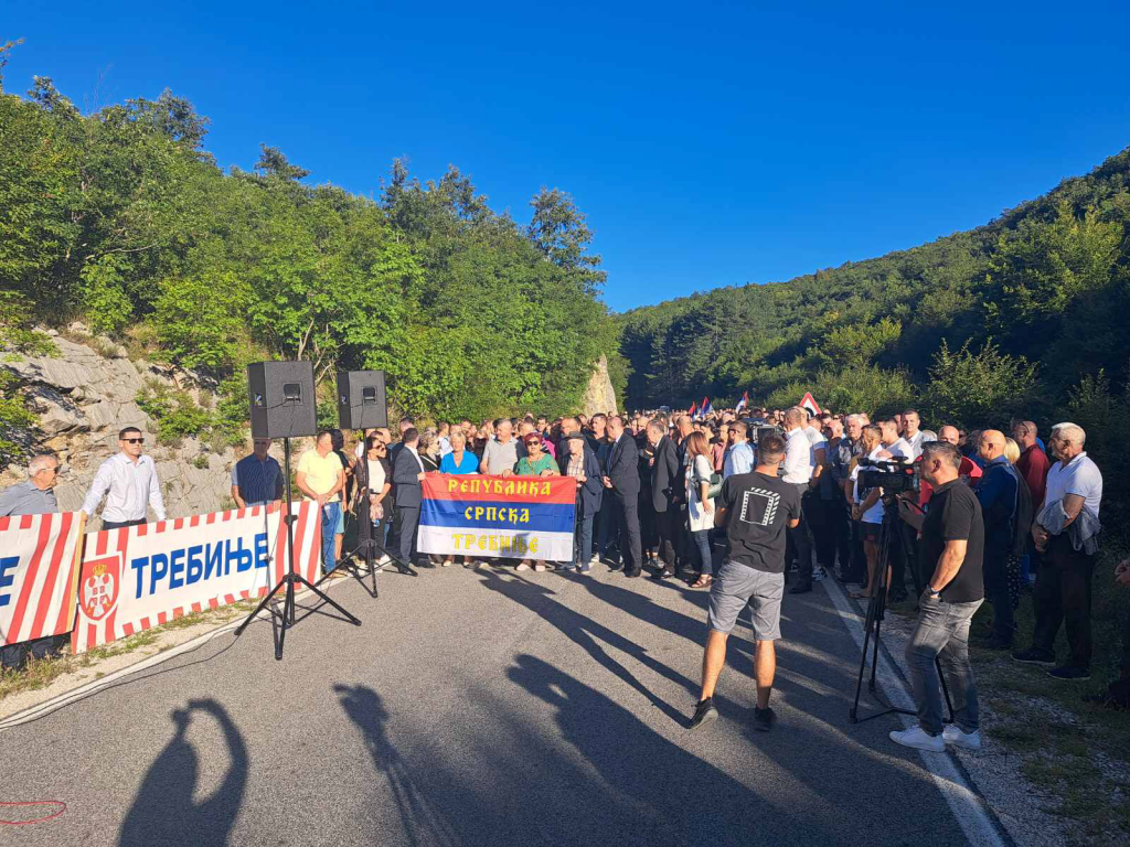 Više stotina građana na prosvjedu na magistralnom putu Mostar-Nevesinje