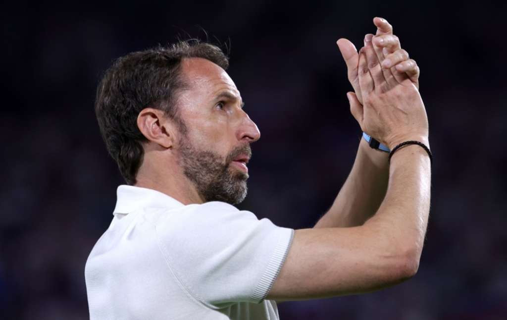 Navijači izviždali Engleze nakon utakmice sa Slovenijom, Souhgatea gađali plastičnim čašama