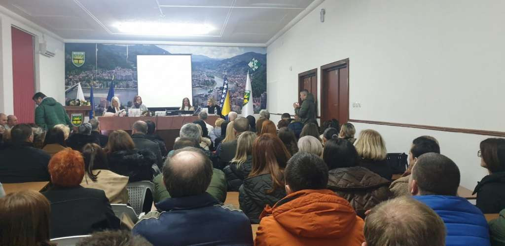 Predstavljen književni prvijenac Goraždanke Jasmine Šiljak Djana 'Star pas se ne uči lajati'