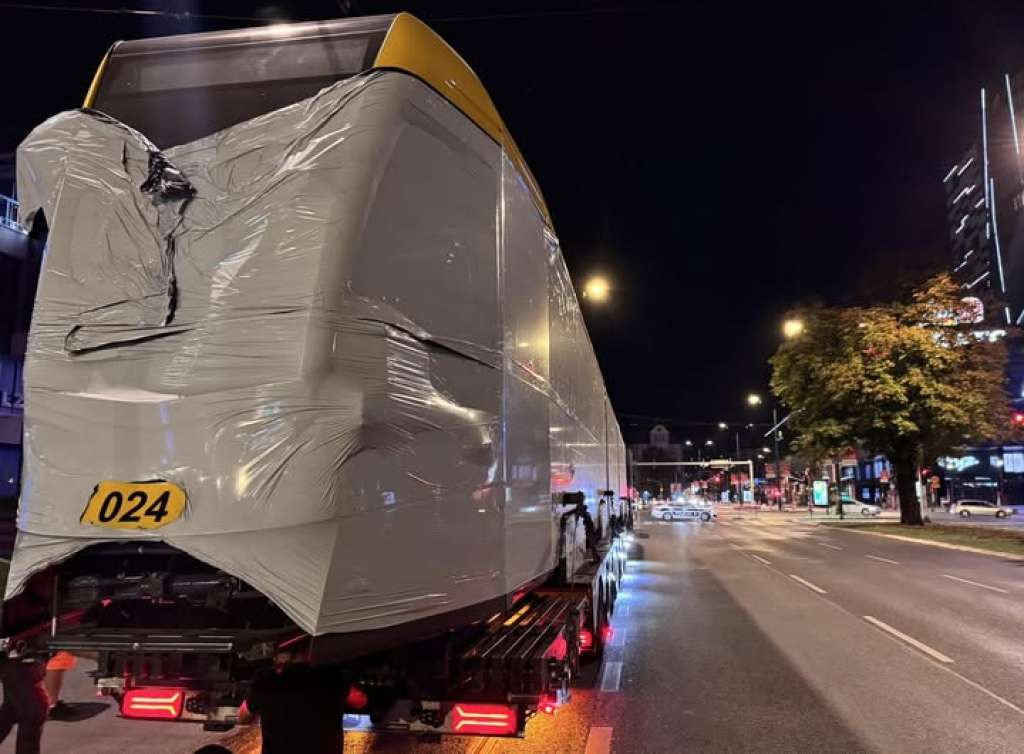 U Sarajevo stigao 24. novi Stadler tramvaj, čeka se još jedan
