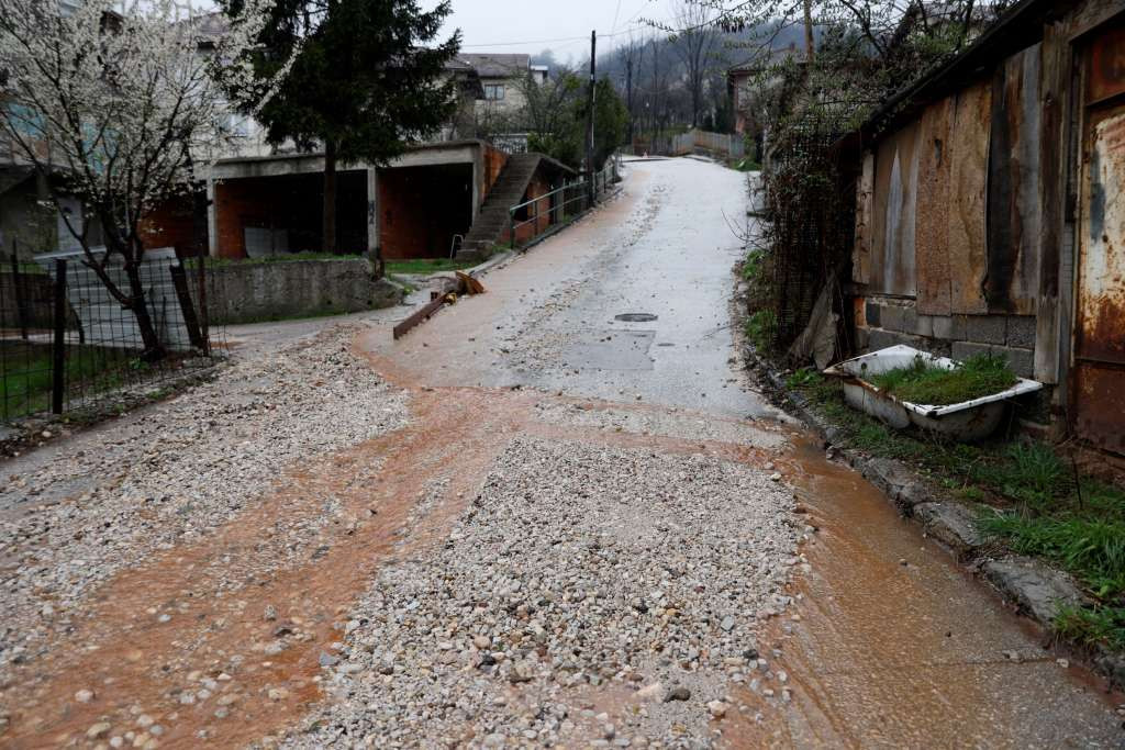 Na Curinim njivama teren i dalje zavodnjen, povećan nivo vodostaja rijeka prve kategorije u KS