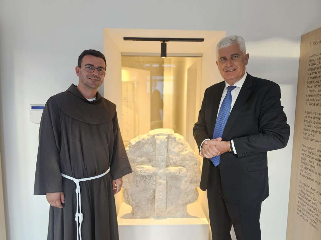 Izaslanstvo HNS-a BiH na svečanom otvorenju muzeja Franjevačkoga samostana Guča Gora