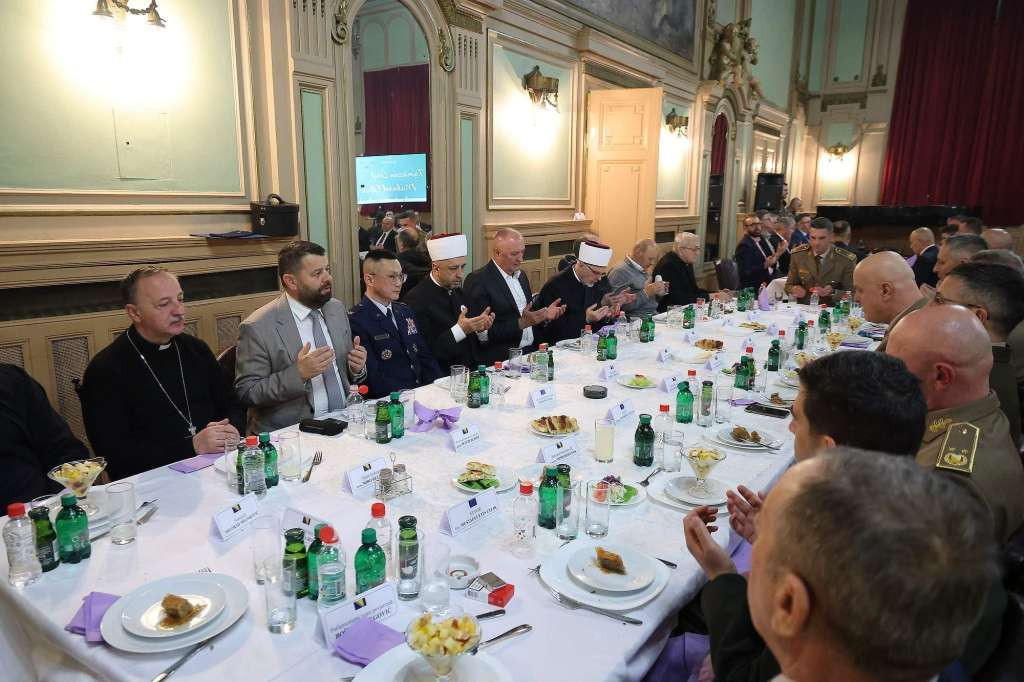 Tradicionalni iftar vojnog muftije, poruke stabilnosti i suživota