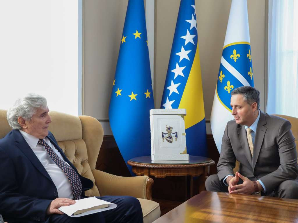 Bećirović o važnosti djelovanja intelektualne zajednice razgovarao s akademikom Mahmutćehajićem