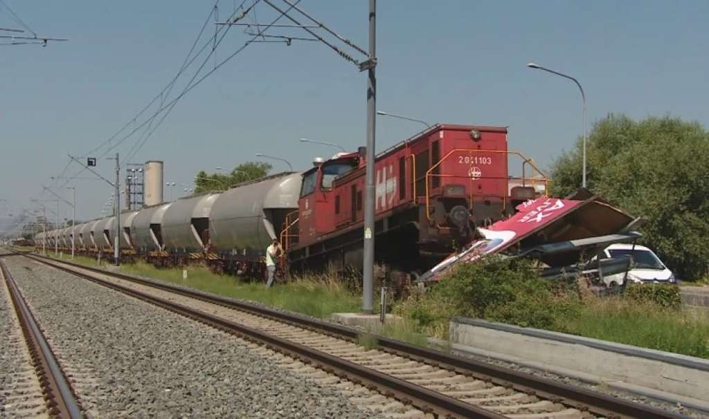 Teretni vlak u Zagrebu izletio s tračnica i udario u jumbo plakat