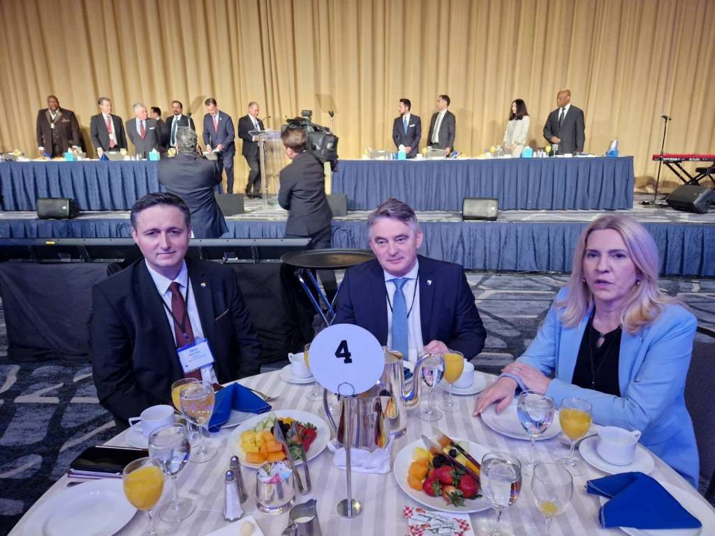 Članovi Predsjedništva BiH na Nacionalnom molitvenom doručku u Washingtonu
