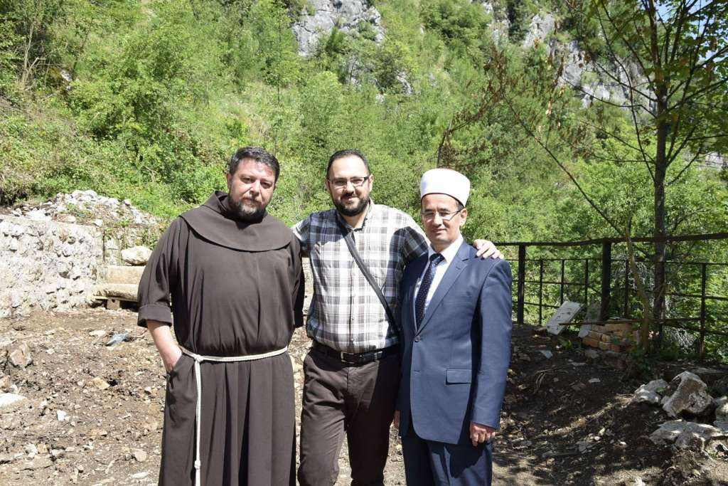 Iz štampe izašla knjiga 'Franjevci - Čuvari Bosne' autora Faruka Velea