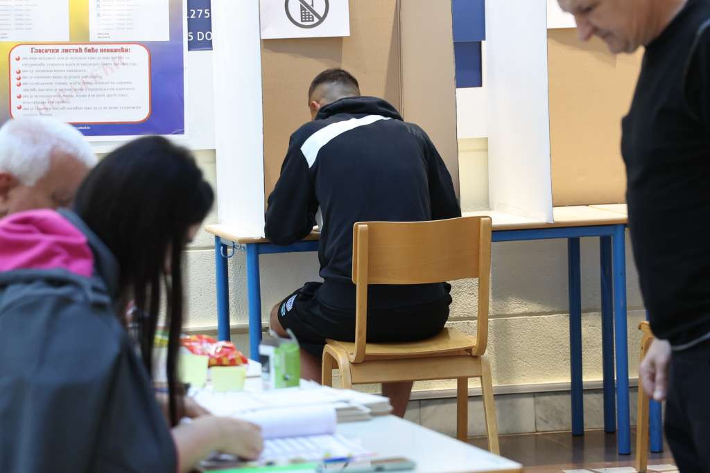 Biračka mjesta u Starom Gradu otvorena na vrijeme