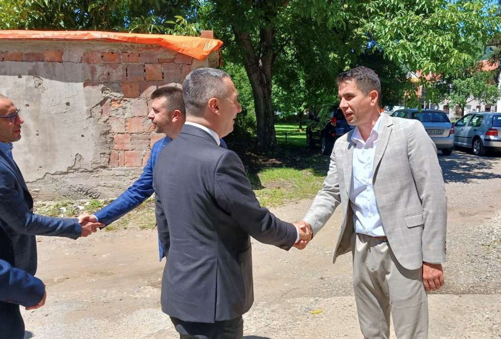 Dizdar u Bratuncu: Ministarstvo će nastaviti podršku održivom povratku