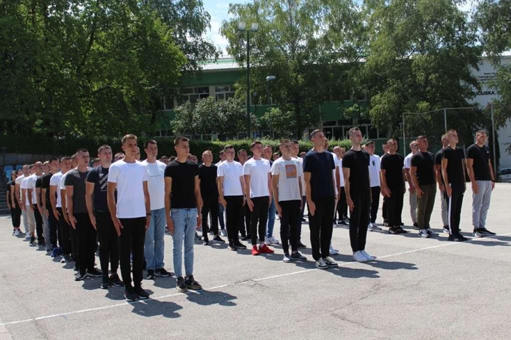 Stotinu kadeta MUP-a Tuzlanskog kantona započelo osnovnu policijsku obuku na Policijskoj akademiji