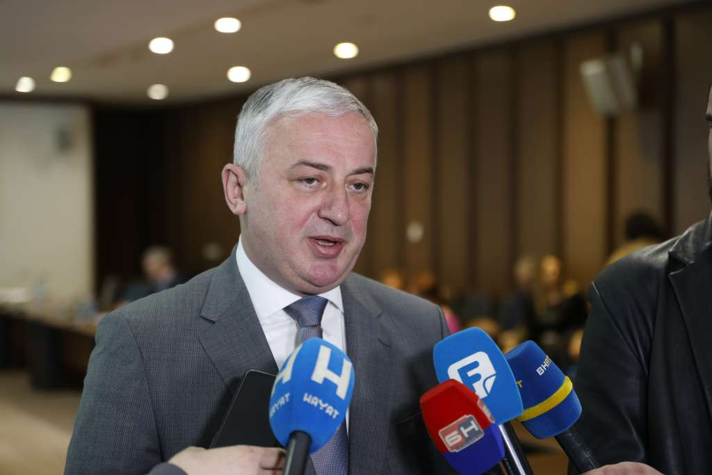 Borenović: Što su SNSD i njihov šef glasniji, to su ponizniji u provođenju odluka