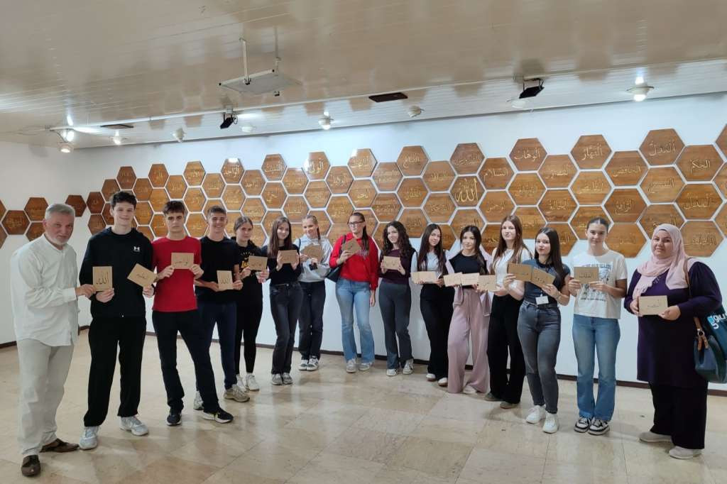 Umjetnik Almir Dervišević izložbom „Uči o Allahu“ spaja duhovnost, umjetnost i edukaciju