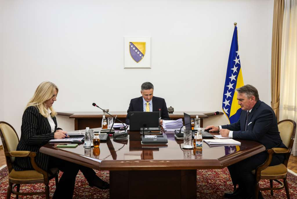 Bećirović predložio zaključke, Cvijanović uzdržana