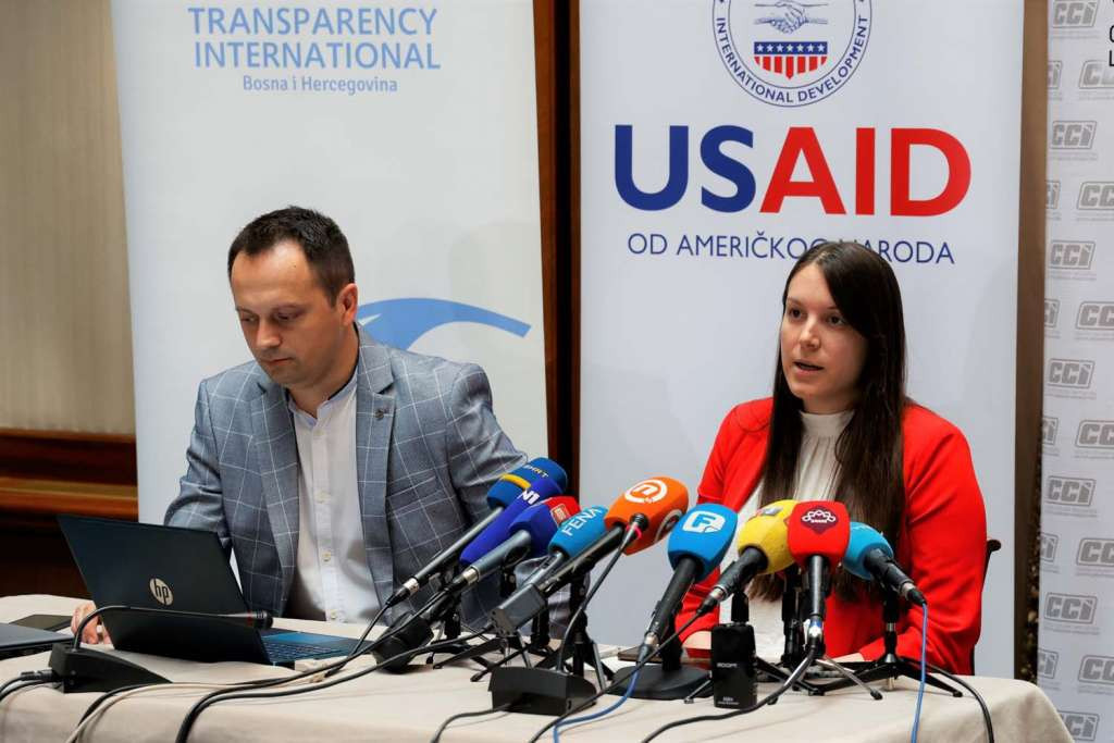 TI BiH - monitoring predizbornih aktivnosti: Raširena praksa ranog početka izborne kampanje, javna sredstva za prikupljanje glasova.