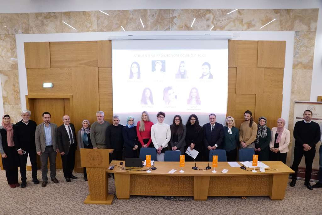 Fond 'Bošnjaci': U ovoj godini 60 stipendija posebno nadarenim učenicima i studentima  
