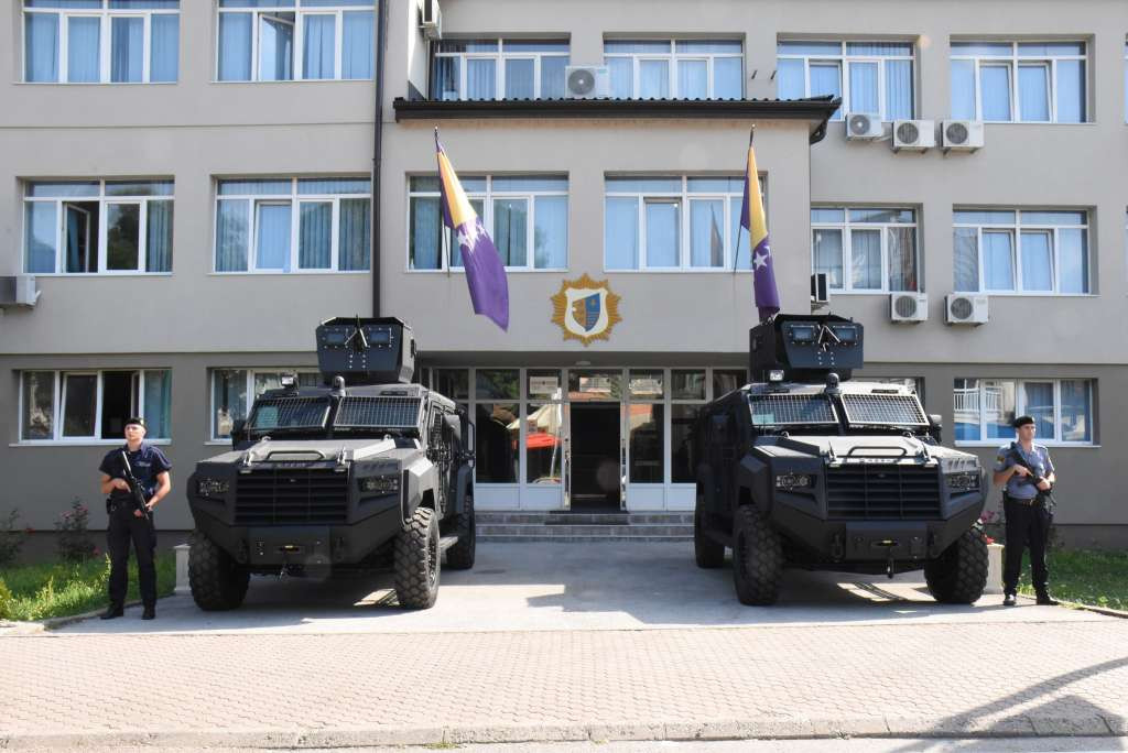 MUP-u BPK Goražde isporučena dva višenamjenska oklopna vozila 'Roshel Senator'