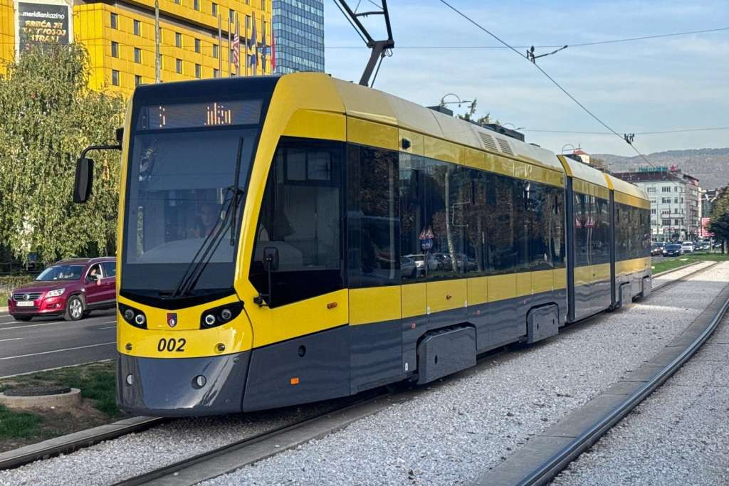 Od danas karta za javni prijevoz 2,20 KM