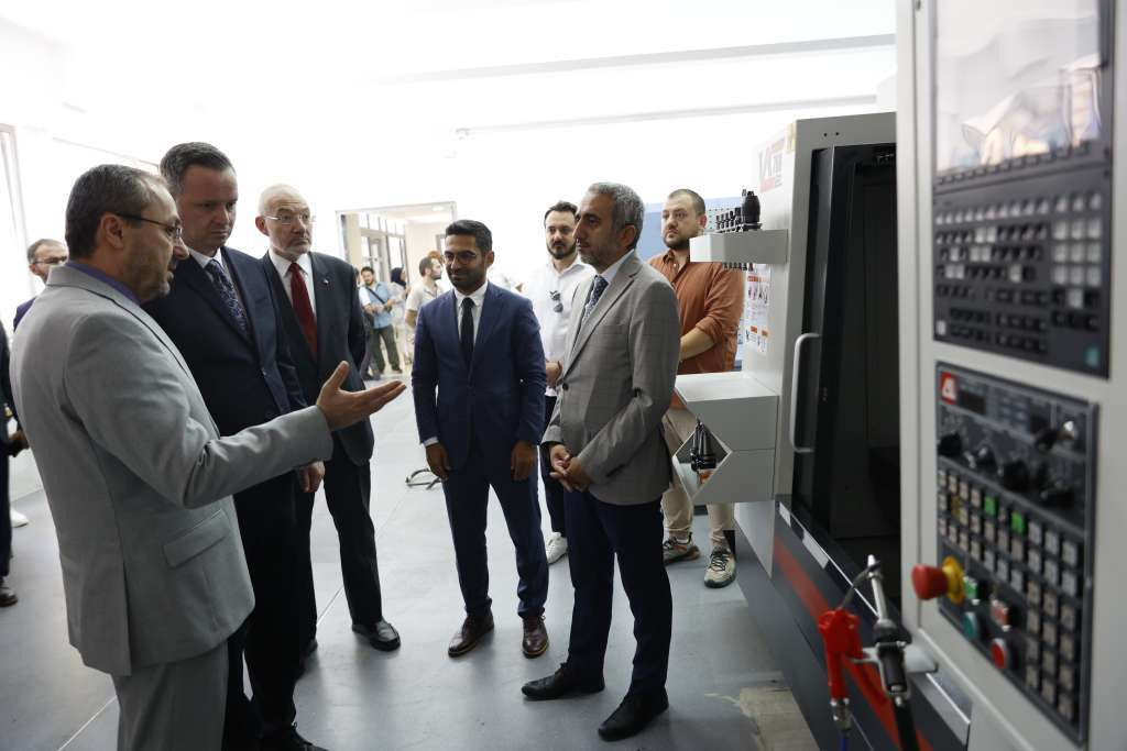 Posjeta predsjednika agencije TIKA - Donirana tehnička oprema za CNC laboratoriju IUS-a