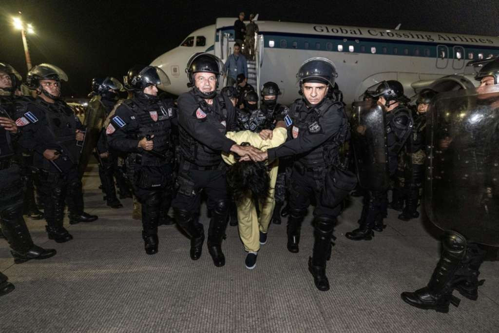 U El Salvador stiže 261 član bandi deportovan iz SAD-a