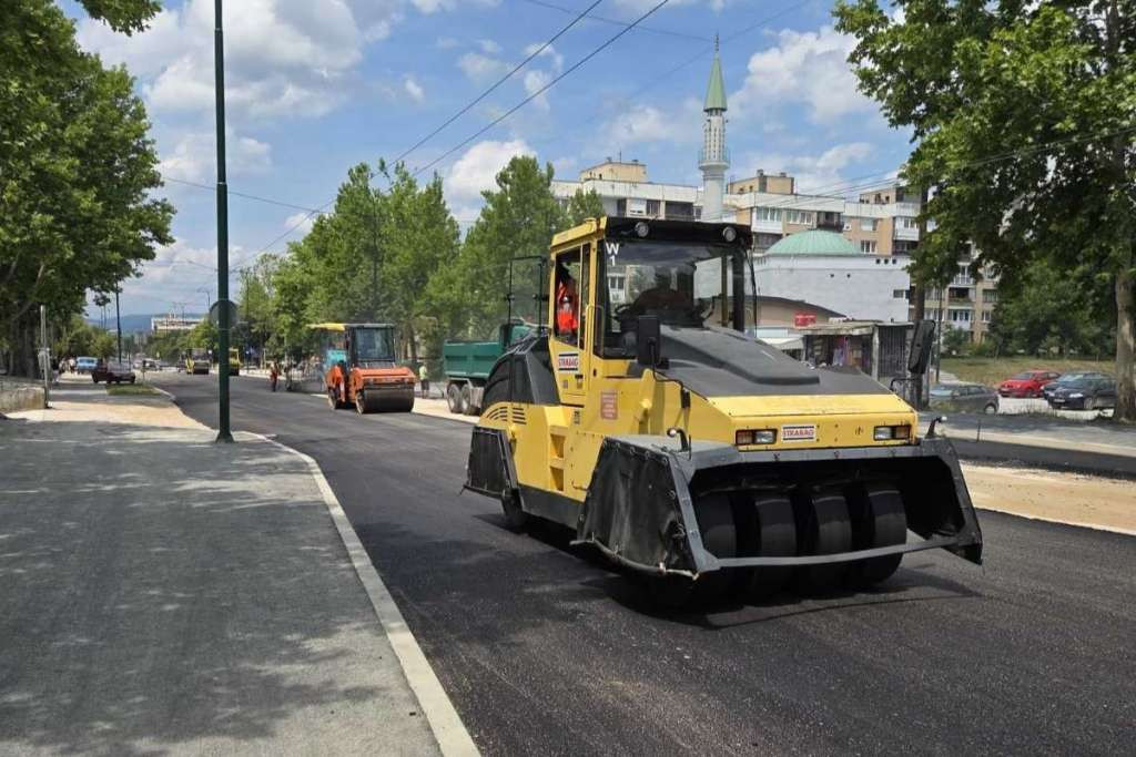 Sutra počinje postavljanje završnog sloja asfalta u ulici Bulevar Mimara Sinana