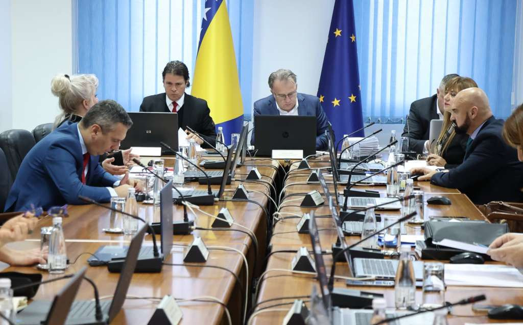 Vlada FBiH sazvala hitnu sjednicu o sanaciji željezničke i cestovne infrastrukture