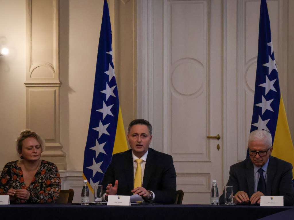 Sjednica Savjeta za vanjsku politiku i Savjeta za ekonomska pitanja pri Bećirovićevom kabinetu