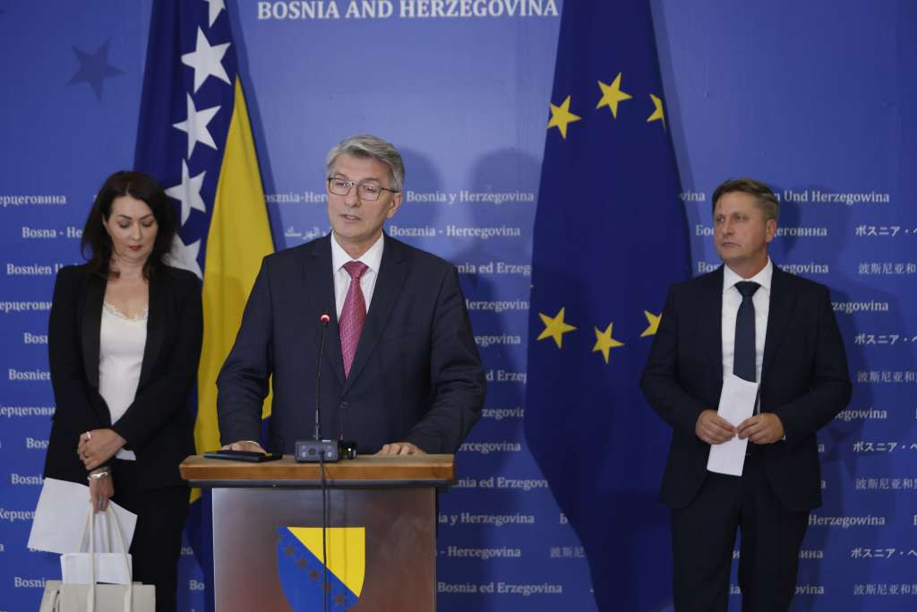 Mehmedović, Emrić i Baručija upozorili na sistemsku diskriminaciju Bošnjaka u državnim institucijama