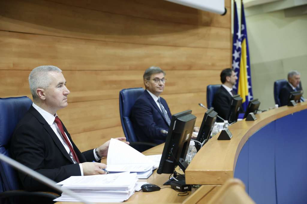 Poslanici smatraju da treba ukinuti akcize na gorivo