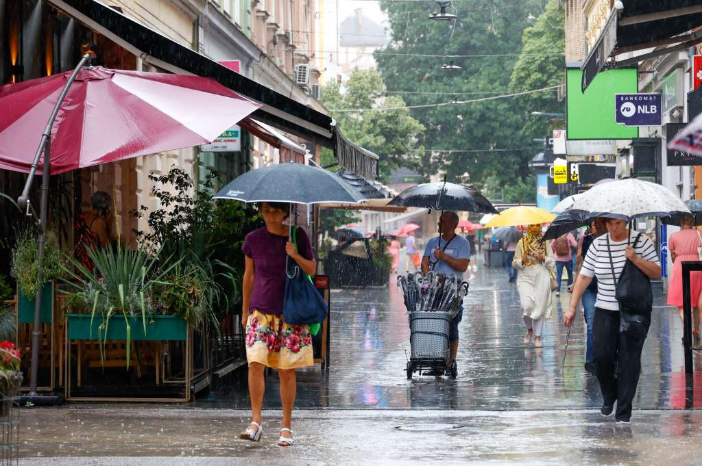 Sunčano i vruće u BiH, na jugu temperature do 38 stepeni: Poslijepodne mogući pljuskovi